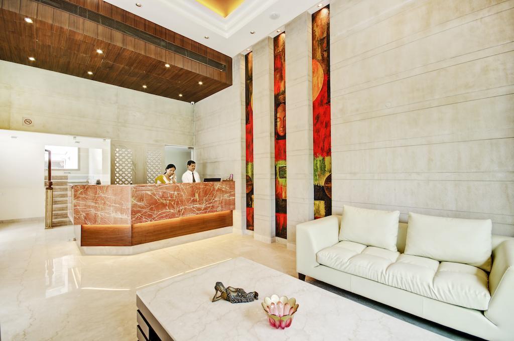 La Sagrita Hotell New Delhi Exteriör bild