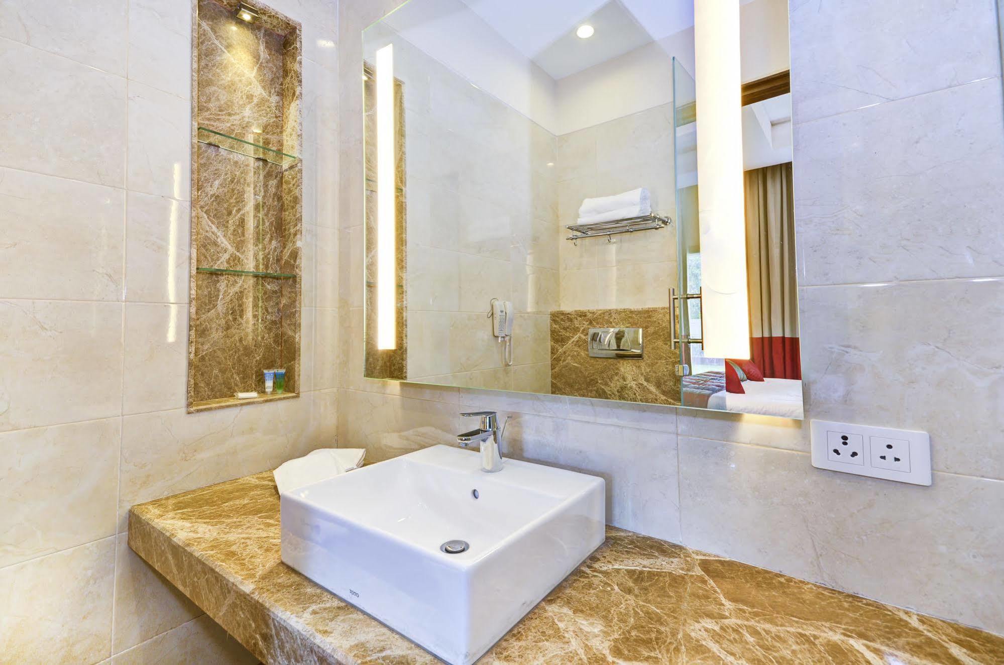 La Sagrita Hotell New Delhi Exteriör bild