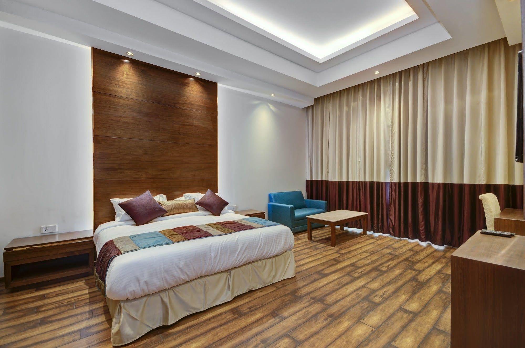 La Sagrita Hotell New Delhi Exteriör bild