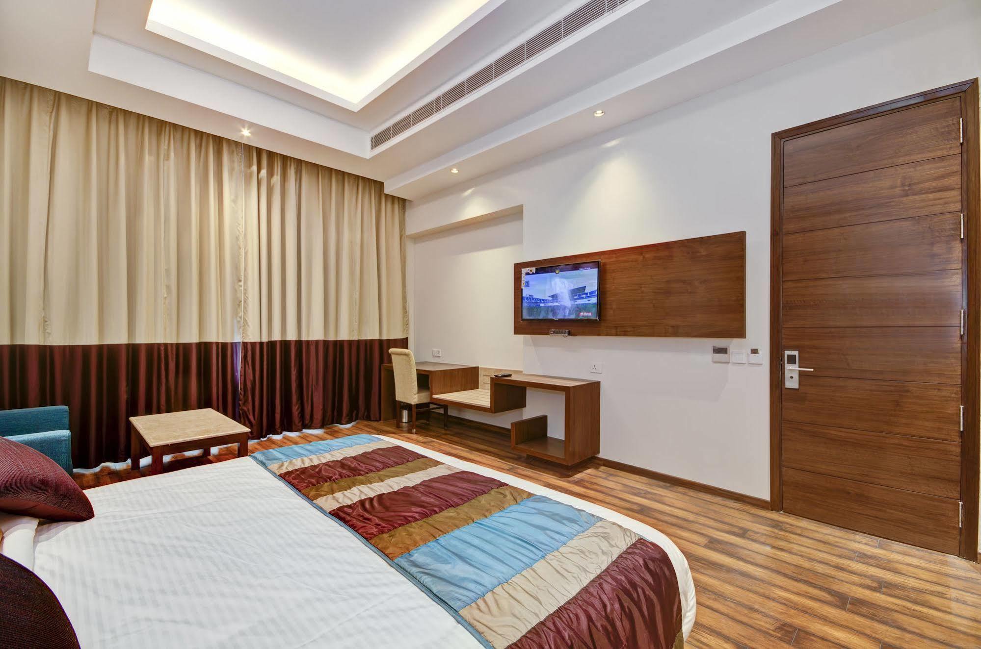 La Sagrita Hotell New Delhi Exteriör bild