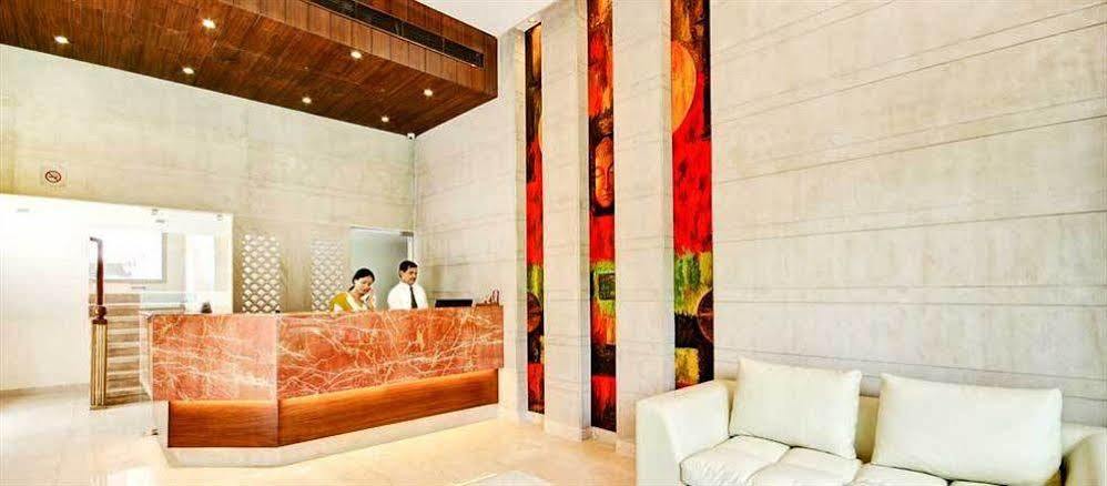 La Sagrita Hotell New Delhi Exteriör bild