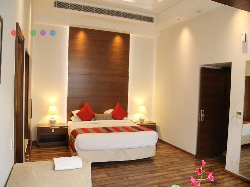 La Sagrita Hotell New Delhi Exteriör bild